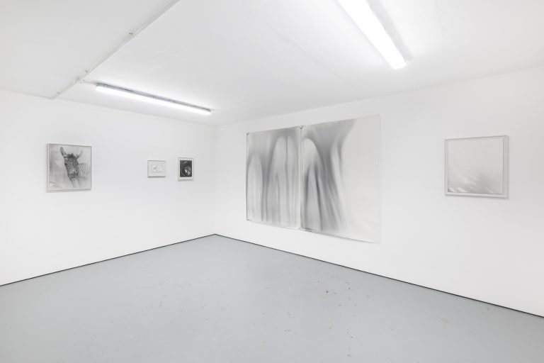 Benjamin Jones “Odd Sympathy” en Santi Gallery, Londres